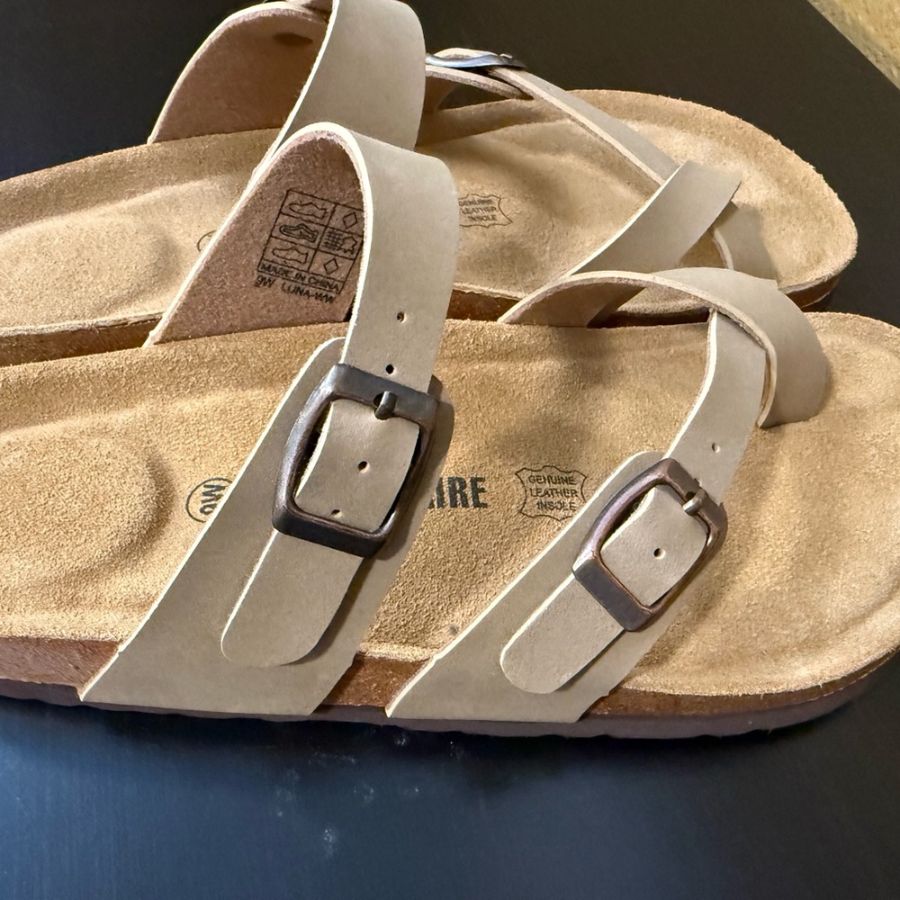 Cushionaire Genuine Leather Double Buckle Comfort Sandals Women’s Size 9 W